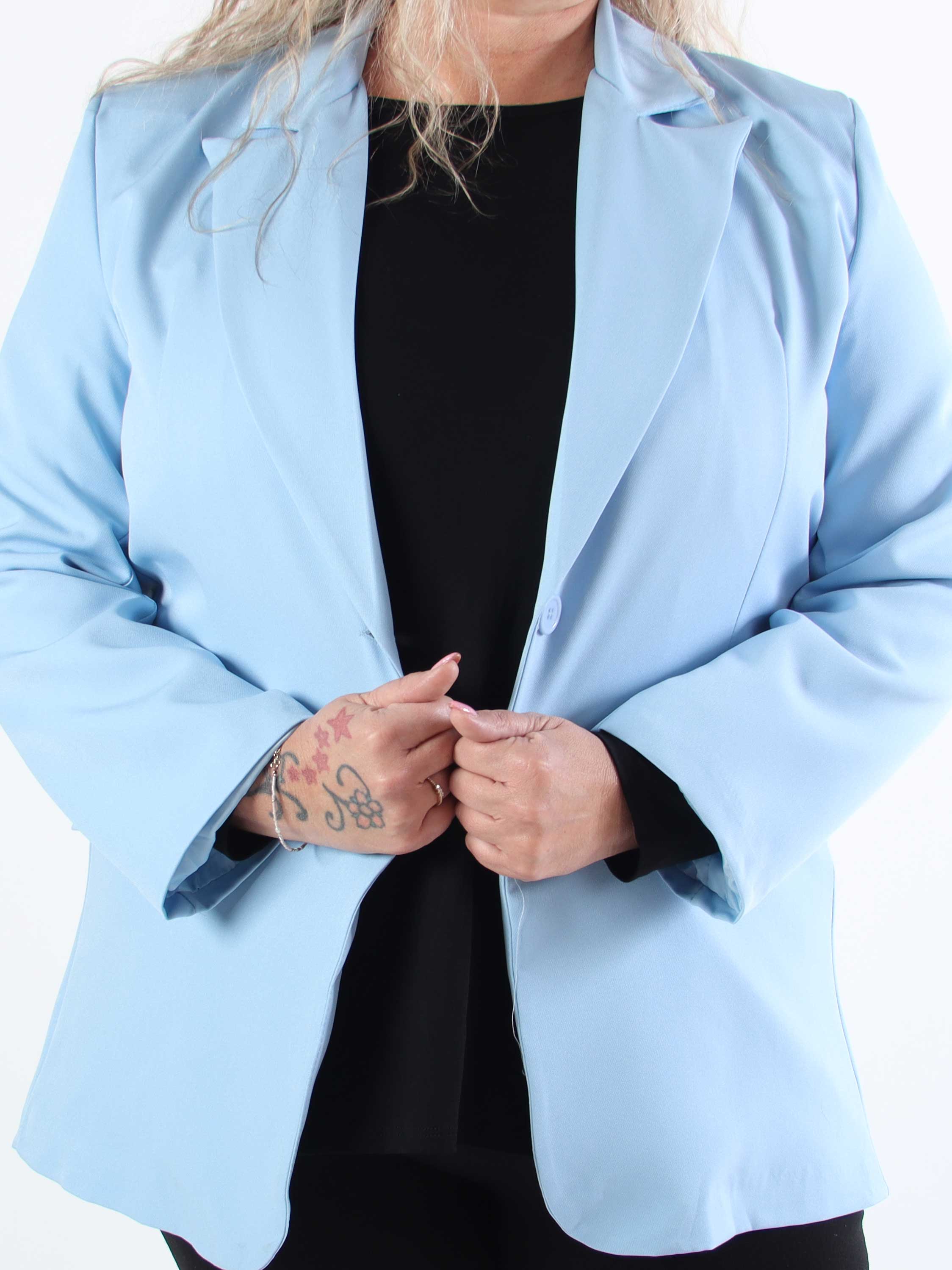 Kaisa - Farvet stilren blazer med knapper